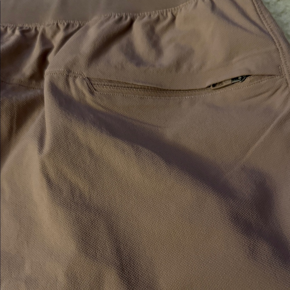 Lululemon Men's Mauve Shorts - Picture 4 of 9
